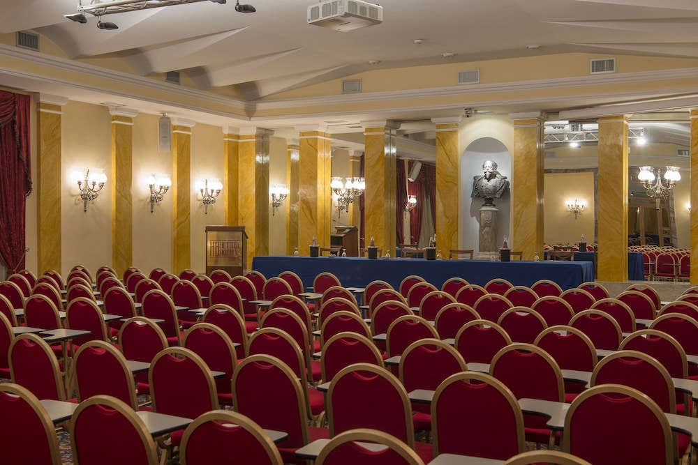 Bettoja Hotel Massimo D'Azeglio — Hotel building in Rome, Lazio
