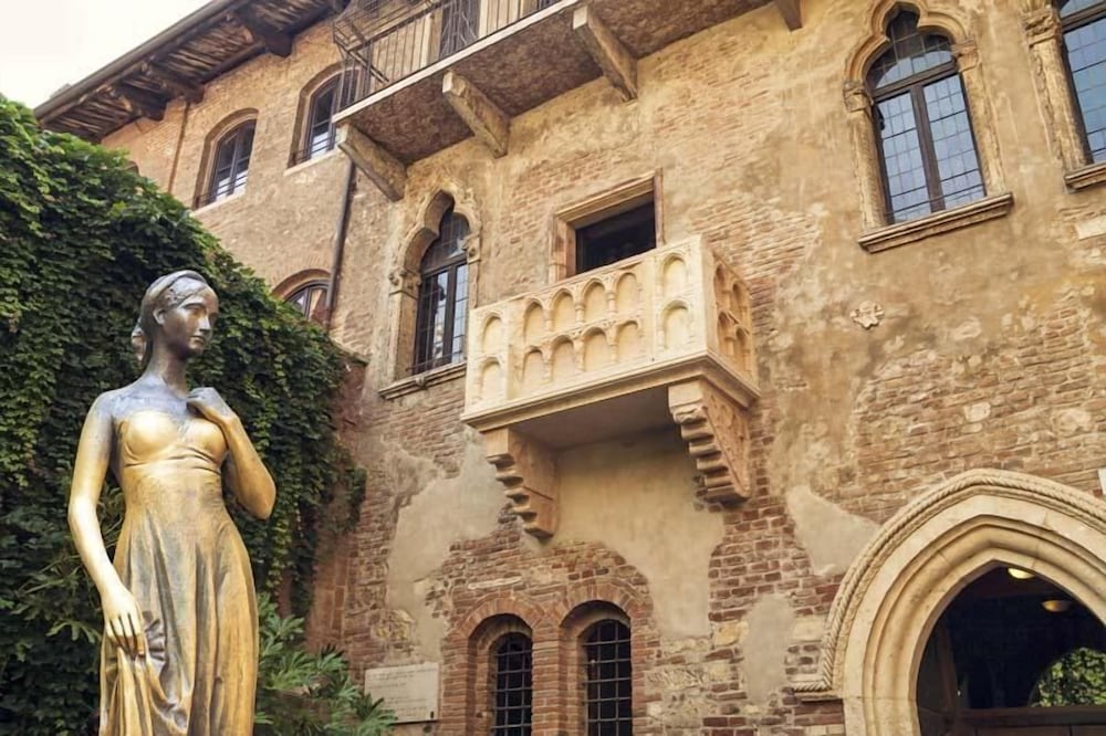 Colomba D'Oro Hotel