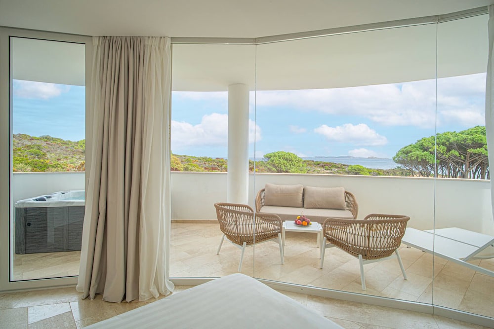 Felix Hotels - Hotel La Coluccia — Hotel rooms in Conca Verde, Sardinia