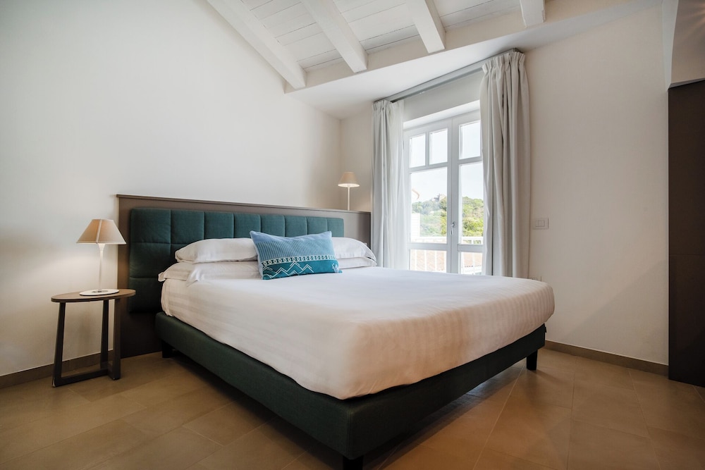 Felix Hotels - Hotel La Coluccia — Hotel rooms in Conca Verde, Sardinia