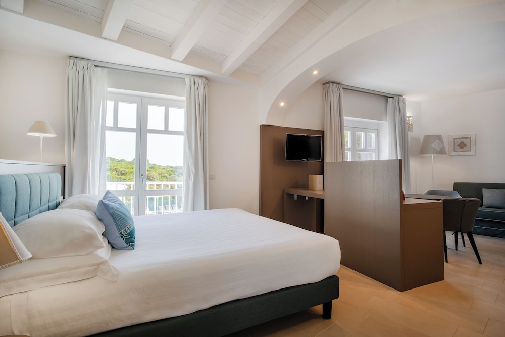 Felix Hotels - Hotel La Coluccia — Hotel rooms in Conca Verde, Sardinia