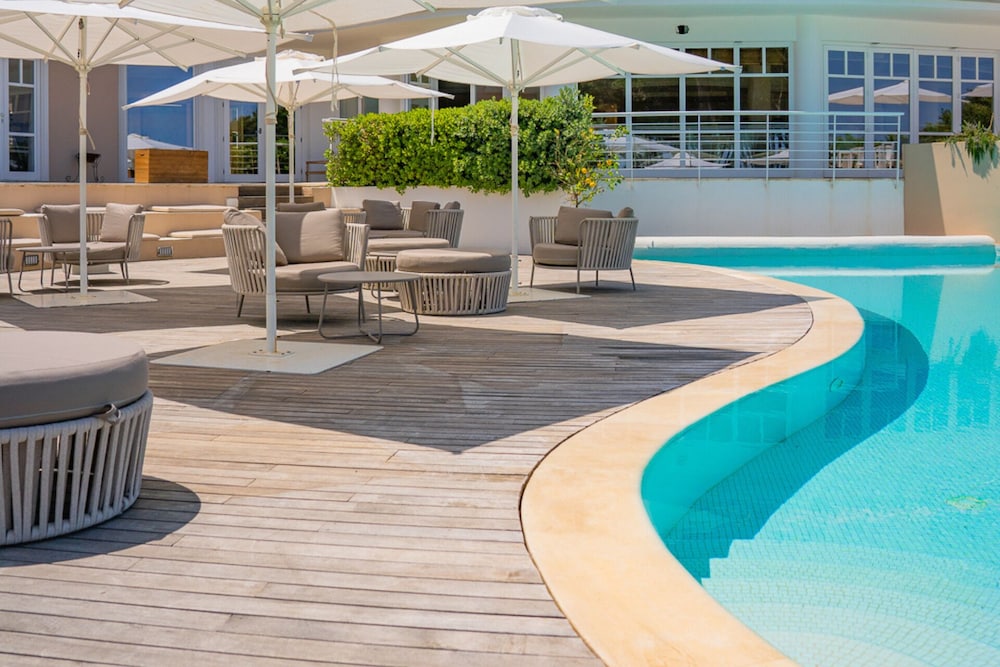 Felix Hotels - Hotel La Coluccia — Swimming pool in Conca Verde, Sardinia