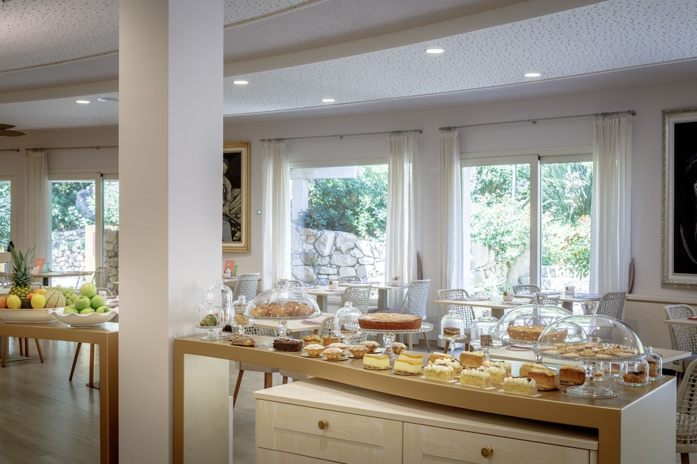 Cruccuris Resort Adults Only — Restaurant & bars in Villasimius, Sardinia
