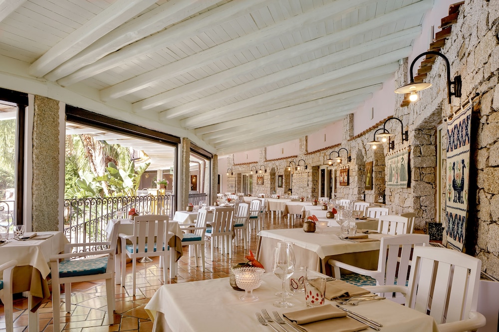 Cruccuris Resort Adults Only — Restaurant & bars in Villasimius, Sardinia