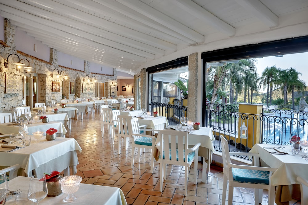 Cruccuris Resort Adults Only — Restaurant & bars in Villasimius, Sardinia