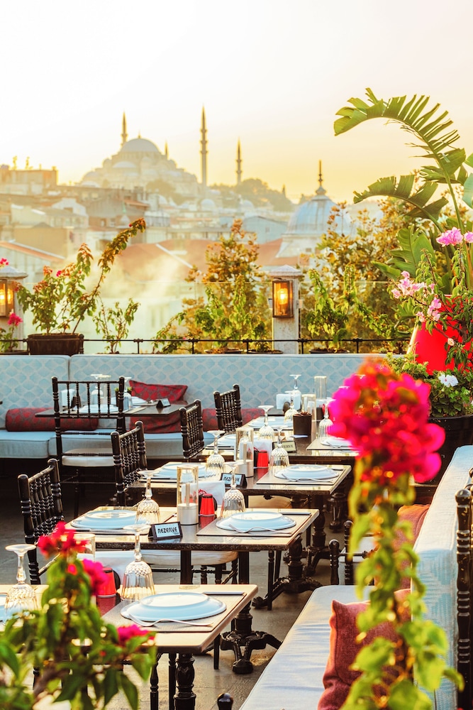 Neorion Hotel - Special Class — Restaurant & bars in Istanbul, Istanbul