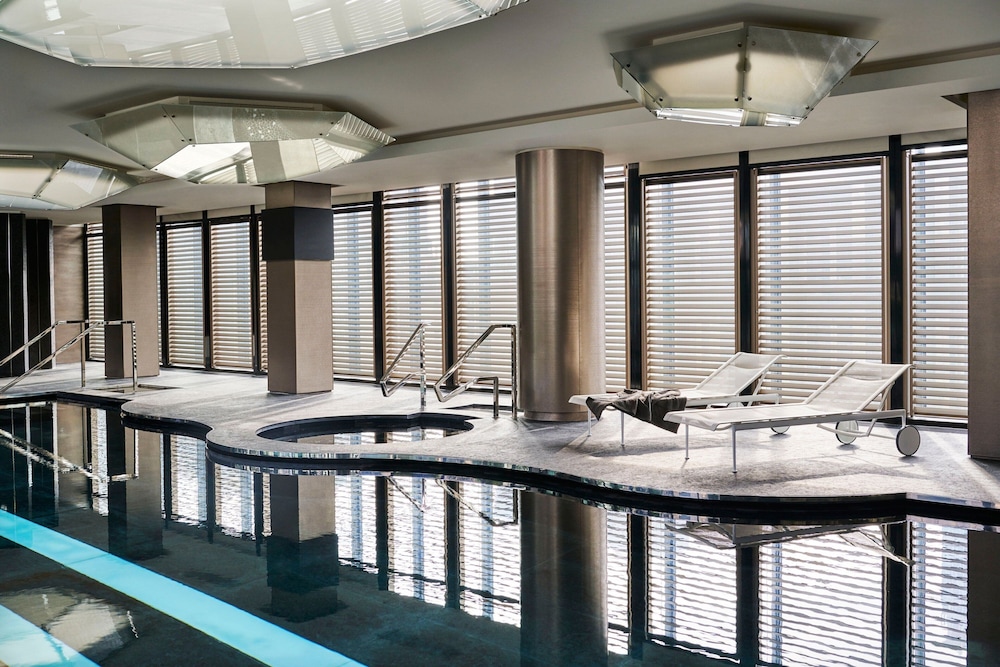 Excelsior Hotel Gallia, a Luxury Collection Hotel, Milan — Swimming pool in Milan, Lombardy