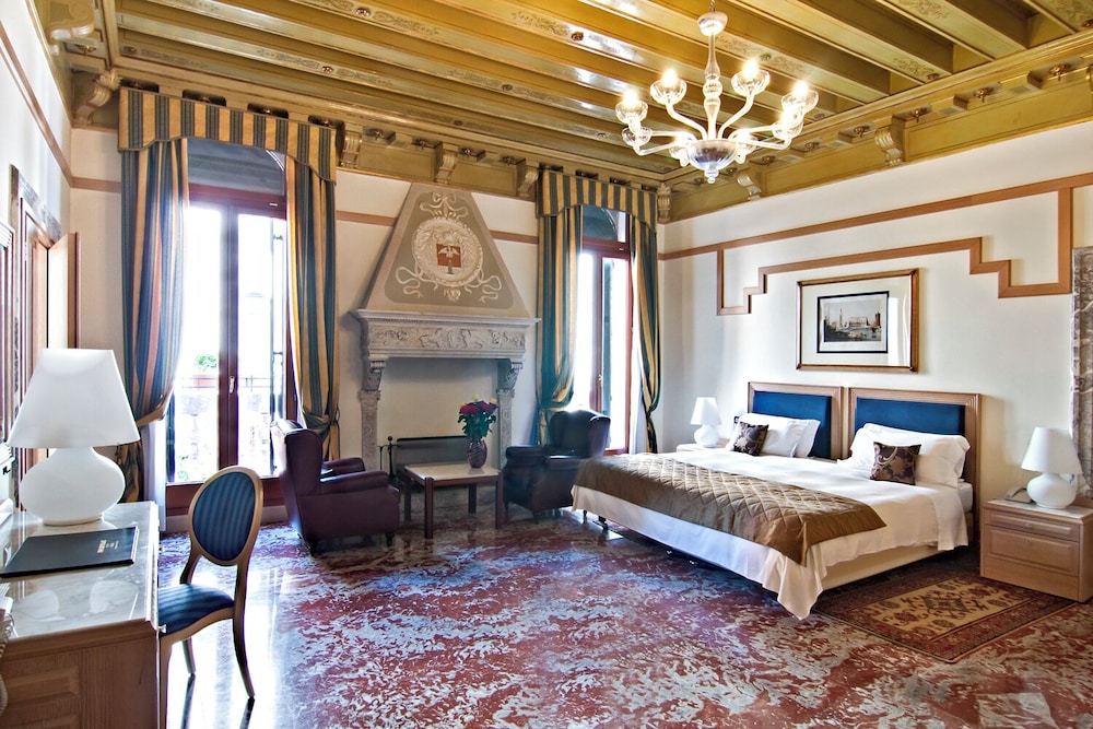 Hotel Foscari Palace — Hotel rooms in Venice, Veneto