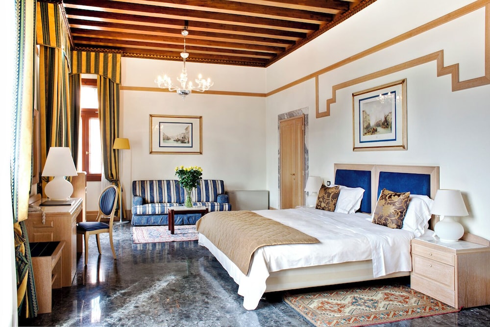 Hotel Foscari Palace — Hotel rooms in Venice, Veneto