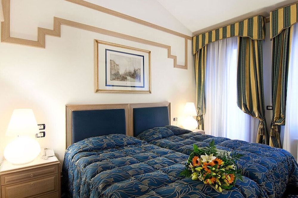 Hotel Foscari Palace — Hotel rooms in Venice, Veneto