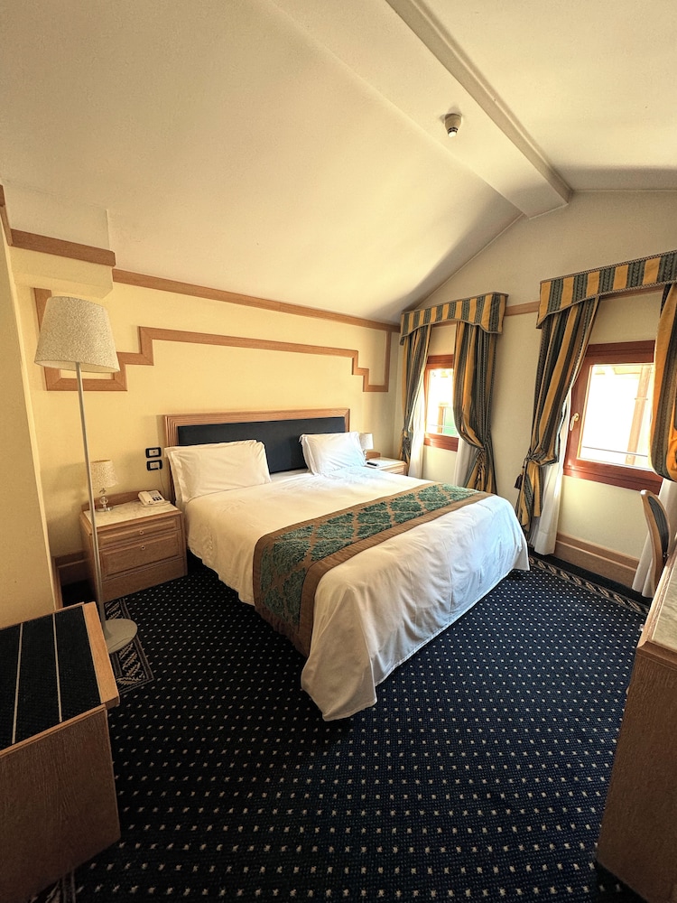 Hotel Foscari Palace — Hotel rooms in Venice, Veneto