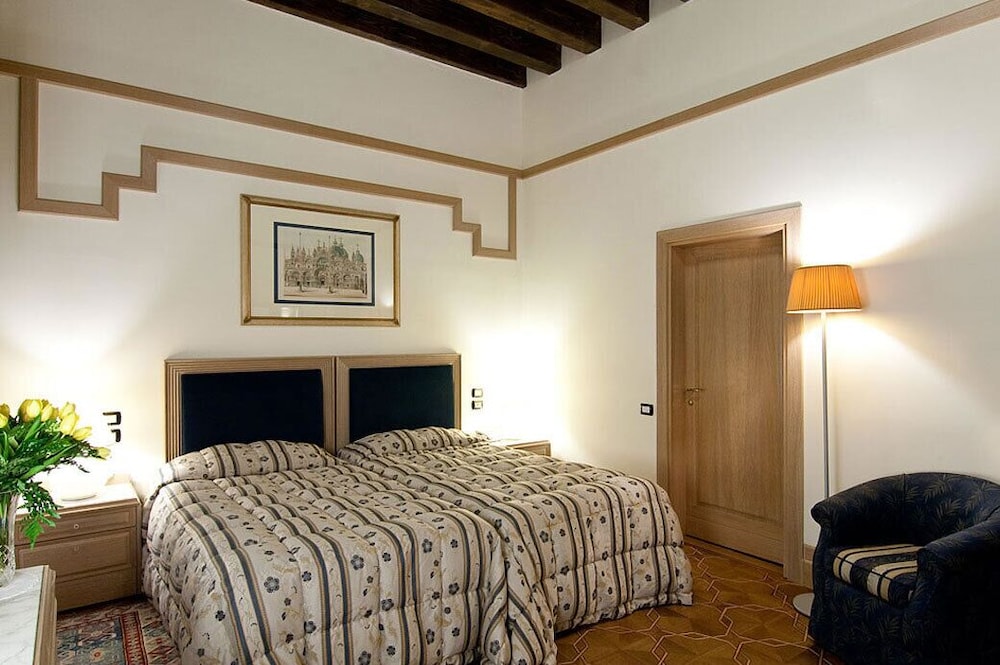 Hotel Foscari Palace — Hotel rooms in Venice, Veneto