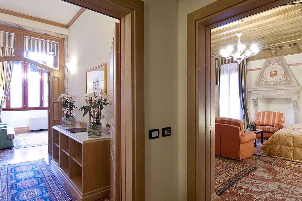 Hotel Foscari Palace — Hotel rooms in Venice, Veneto