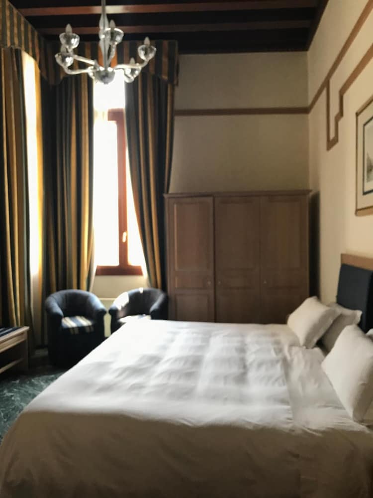 Hotel Foscari Palace — Hotel rooms in Venice, Veneto