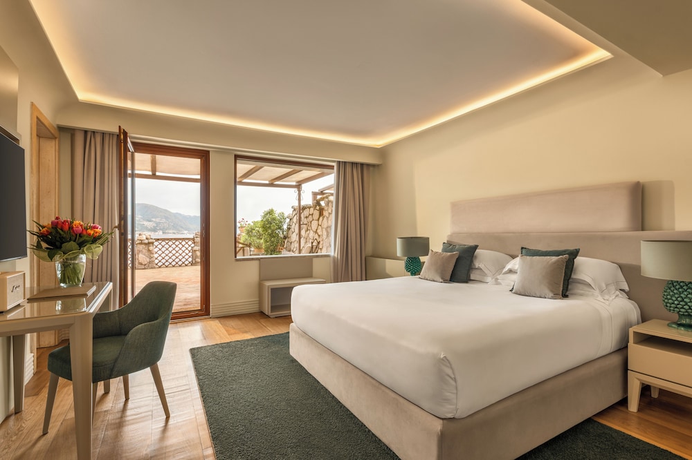 Atlantis Bay - The Leading Hotel of the World — Hotel rooms in Taormina, Sicily