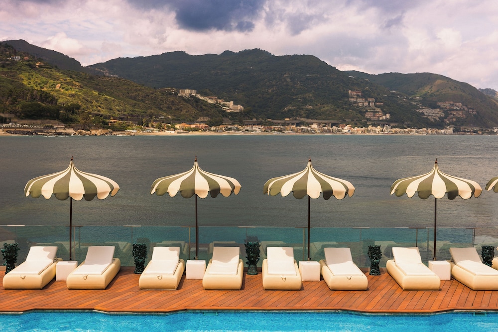 Atlantis Bay - The Leading Hotel of the World — Swimming pool in Taormina, Sicily