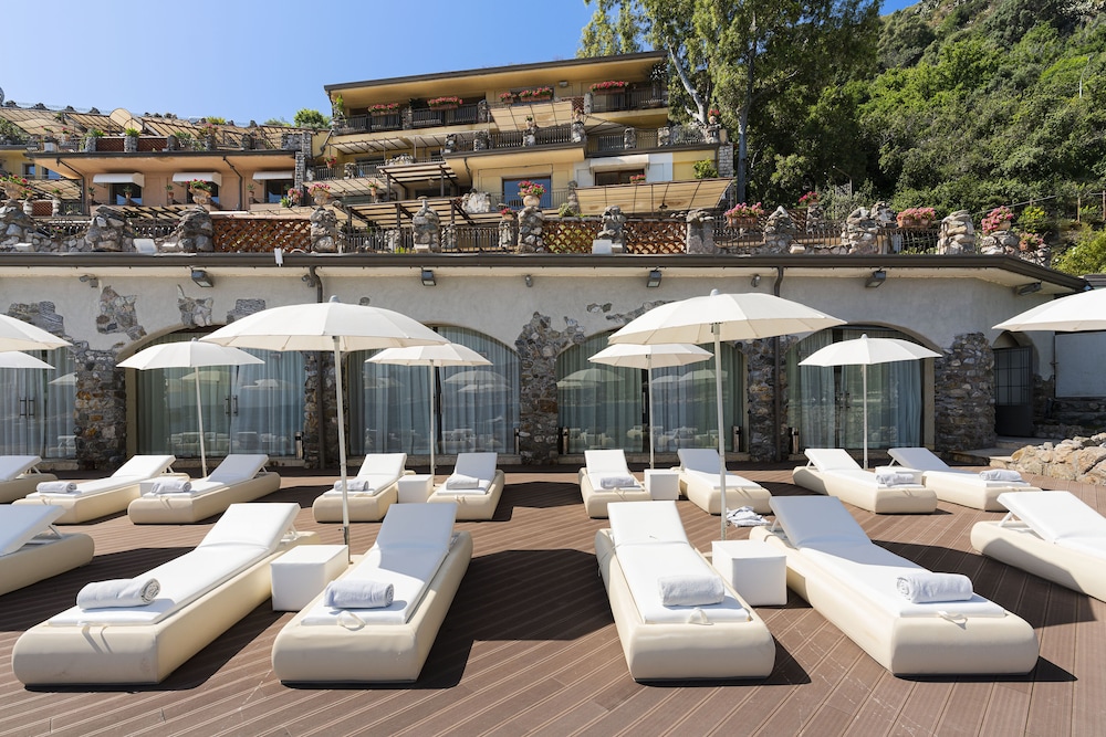 Atlantis Bay - The Leading Hotel of the World — Hotel building in Taormina, Sicily