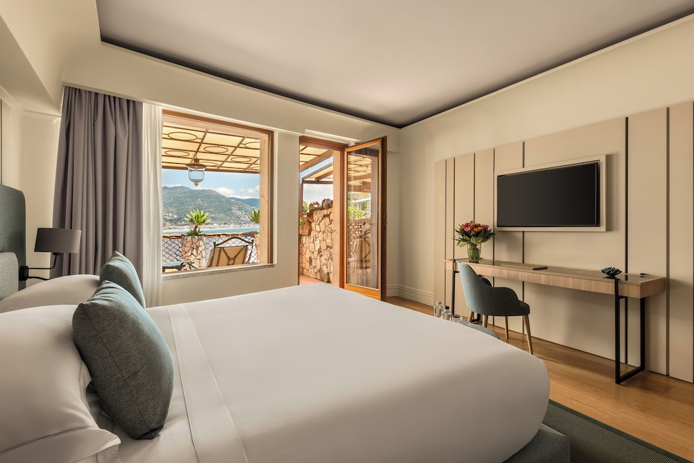 Atlantis Bay - The Leading Hotel of the World — Hotel rooms in Taormina, Sicily