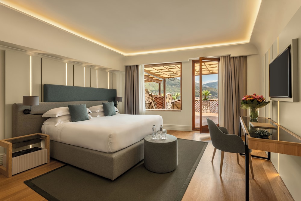Atlantis Bay - The Leading Hotel of the World — Hotel rooms in Taormina, Sicily
