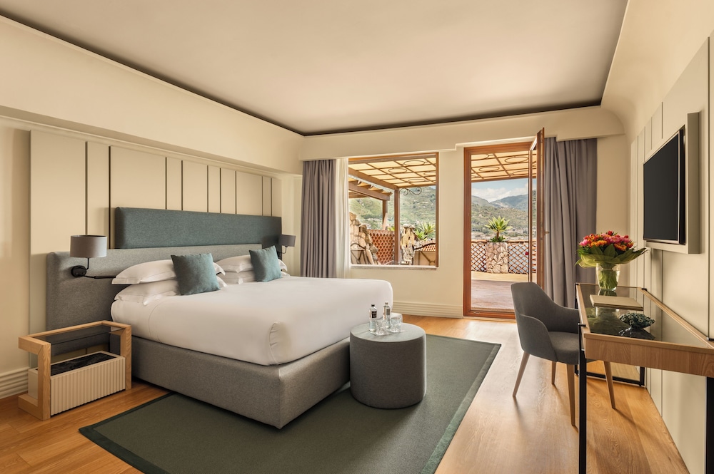 Atlantis Bay - The Leading Hotel of the World — Hotel rooms in Taormina, Sicily