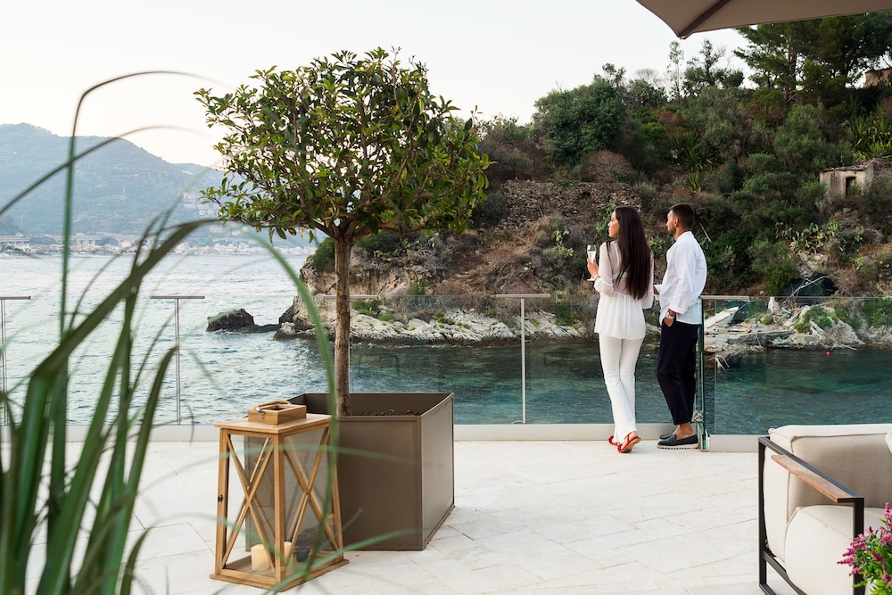 Atlantis Bay - The Leading Hotel of the World — Restaurant & bars in Taormina, Sicily
