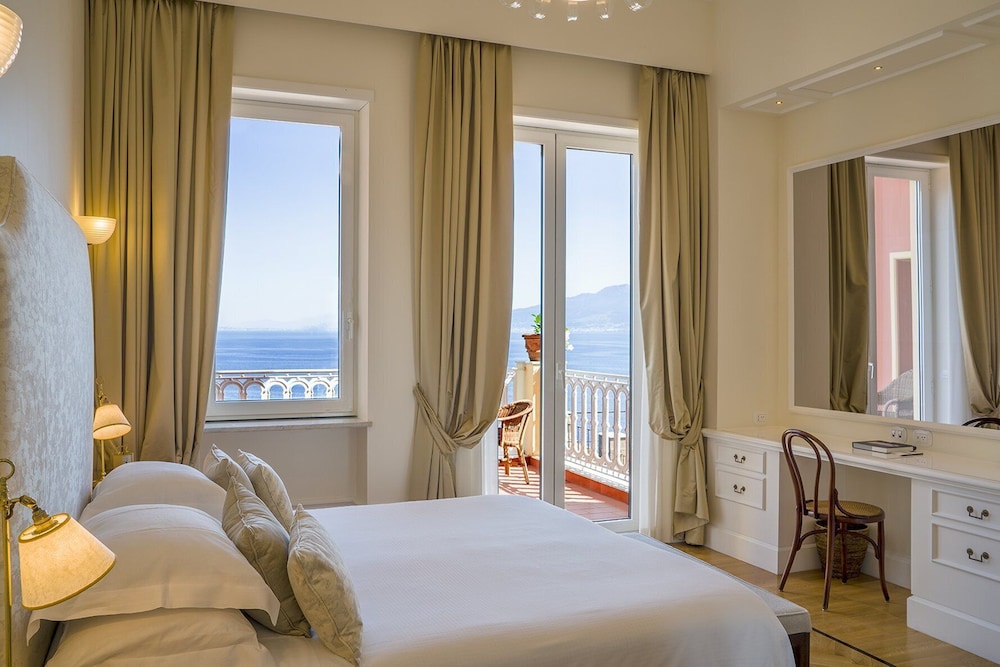 Grand Hotel Excelsior Vittoria — Hotel rooms in Sorrento, Campania