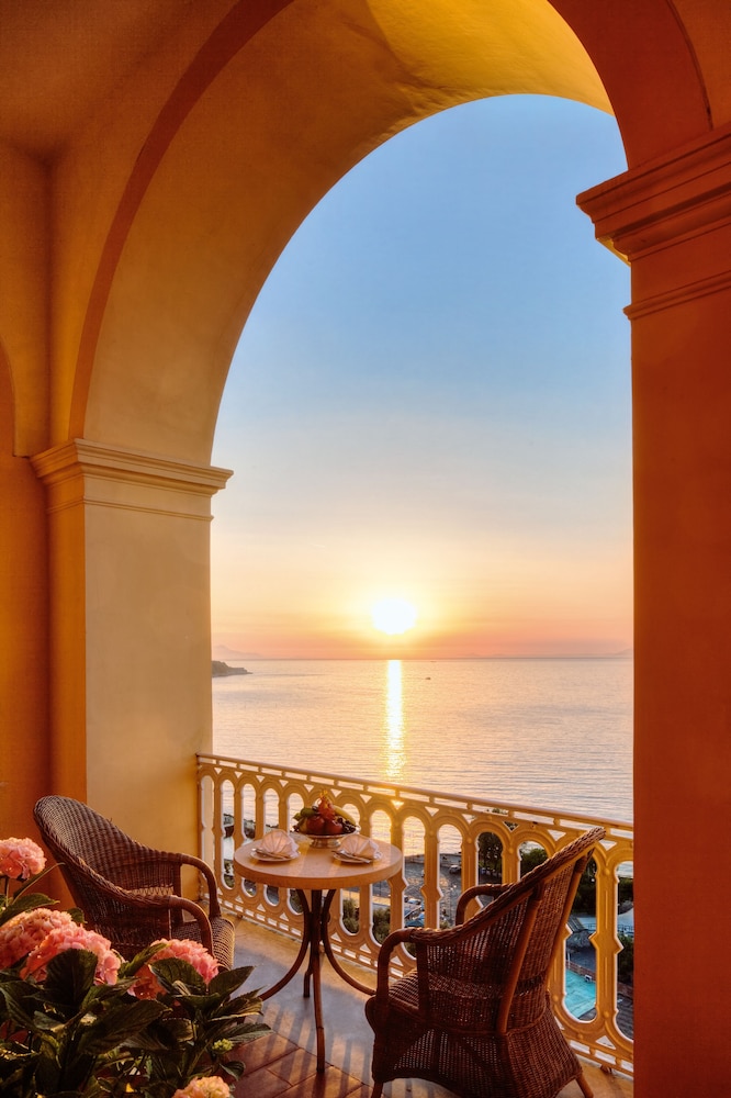 Grand Hotel Excelsior Vittoria — Hotel rooms in Sorrento, Campania
