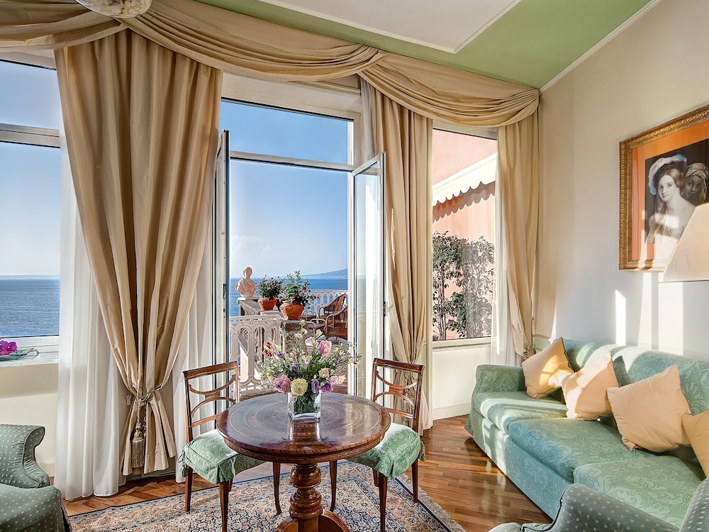 Grand Hotel Excelsior Vittoria — Hotel rooms in Sorrento, Campania
