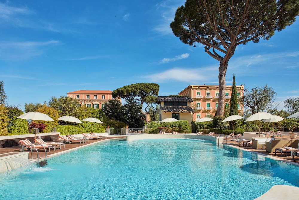 Grand Hotel Excelsior Vittoria — Swimming pool in Sorrento, Campania