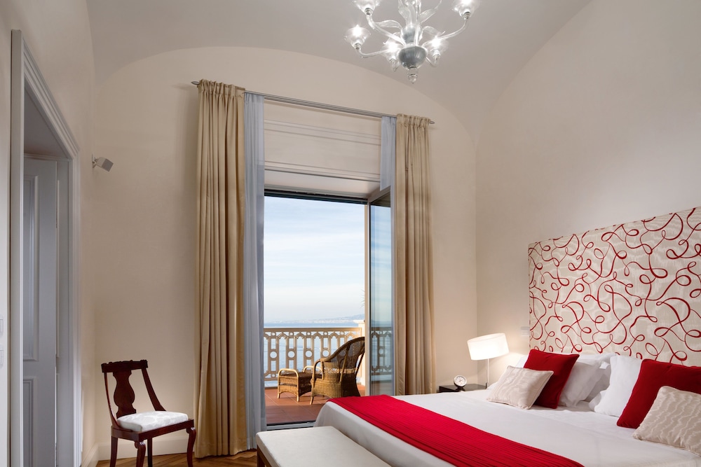 Grand Hotel Excelsior Vittoria — Hotel rooms in Sorrento, Campania
