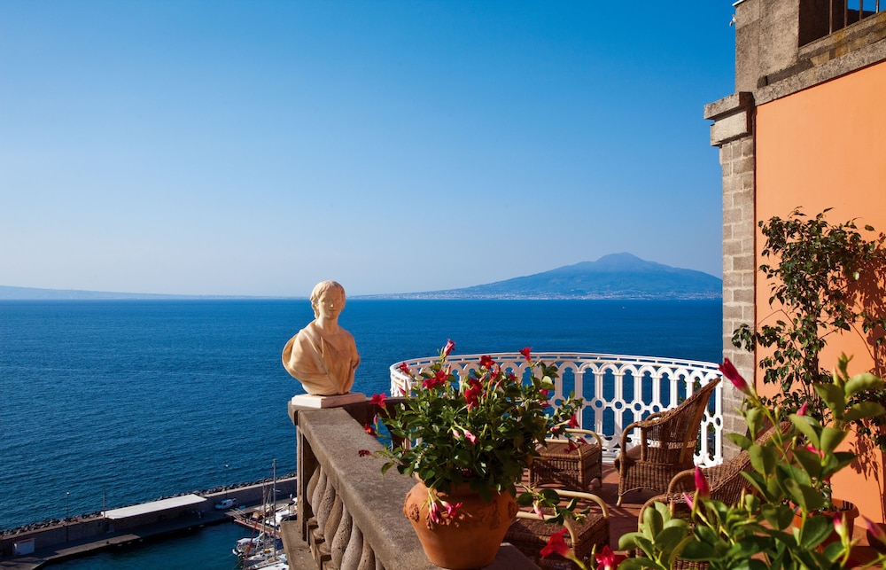 Grand Hotel Excelsior Vittoria — Hotel rooms in Sorrento, Campania