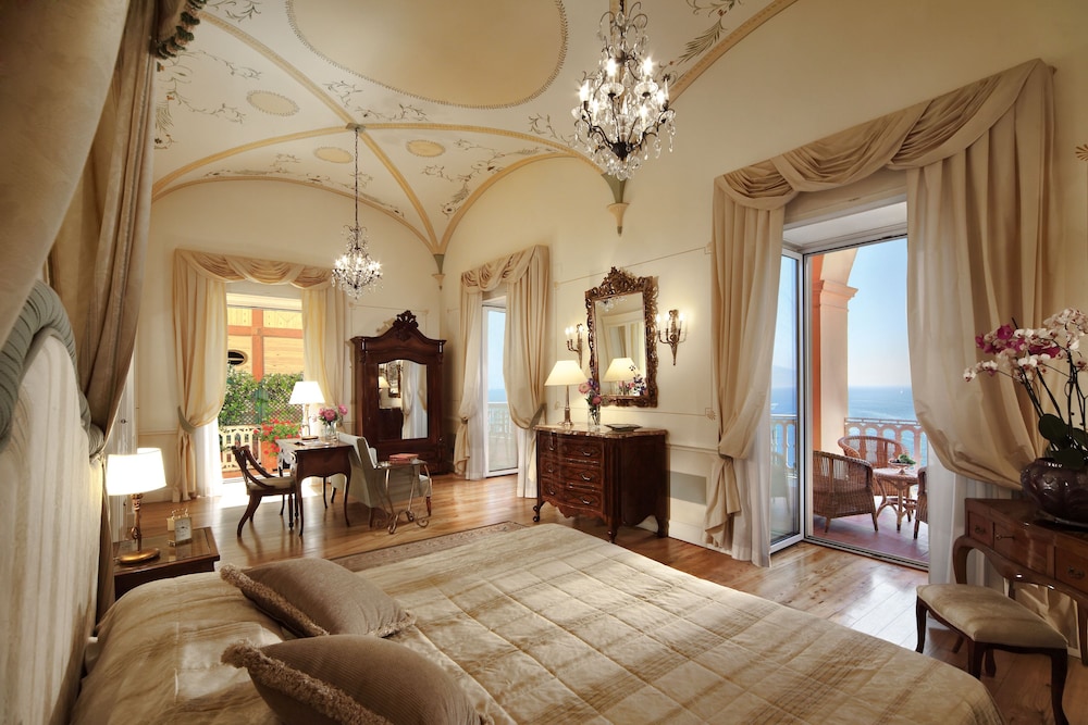 Grand Hotel Excelsior Vittoria — Hotel rooms in Sorrento, Campania