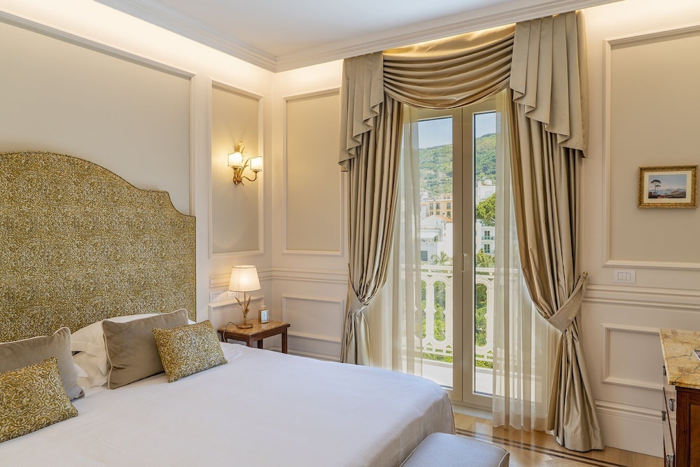 Grand Hotel Excelsior Vittoria — Hotel rooms in Sorrento, Campania