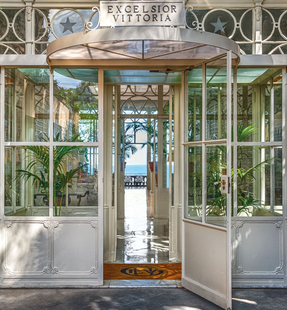 Grand Hotel Excelsior Vittoria — Hotel building in Sorrento, Campania