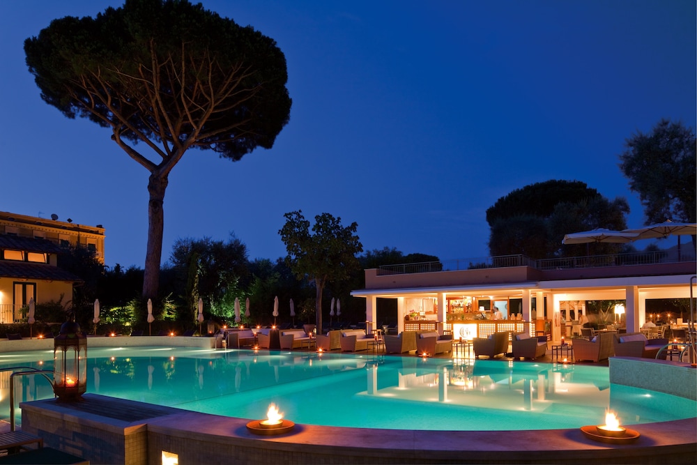 Grand Hotel Excelsior Vittoria — Swimming pool in Sorrento, Campania