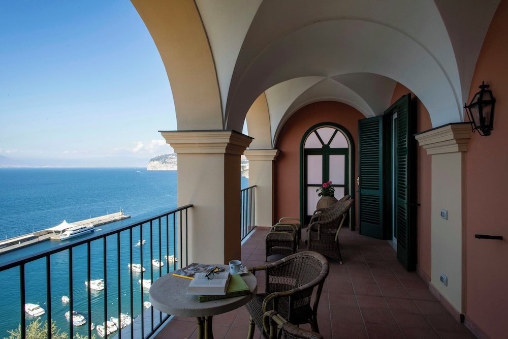 Grand Hotel Excelsior Vittoria — Hotel rooms in Sorrento, Campania