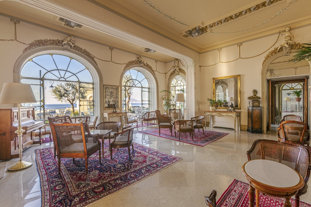 Grand Hotel Excelsior Vittoria — Hotel building in Sorrento, Campania