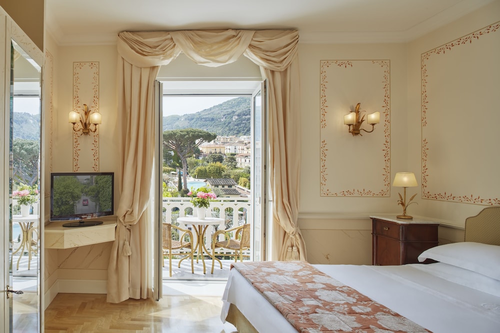 Grand Hotel Excelsior Vittoria — Hotel rooms in Sorrento, Campania
