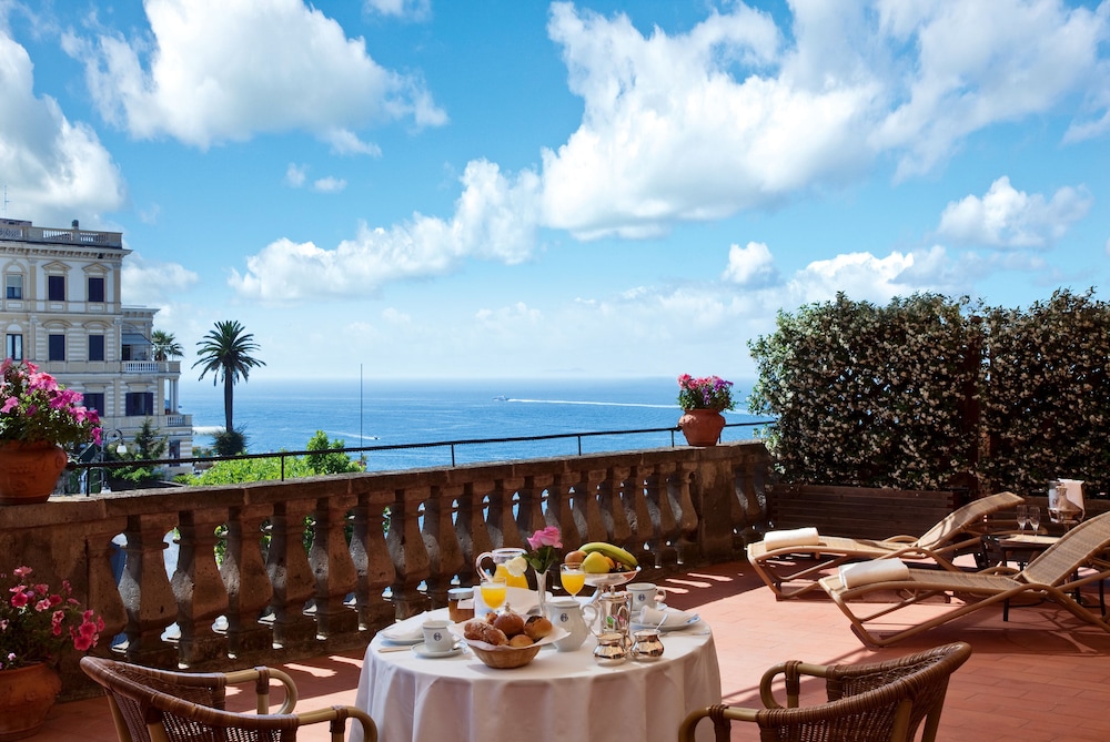 Grand Hotel Excelsior Vittoria — Restaurant & bars in Sorrento, Campania