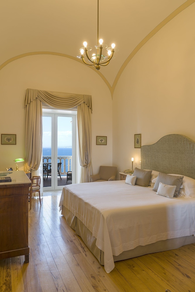 Grand Hotel Excelsior Vittoria — Hotel rooms in Sorrento, Campania
