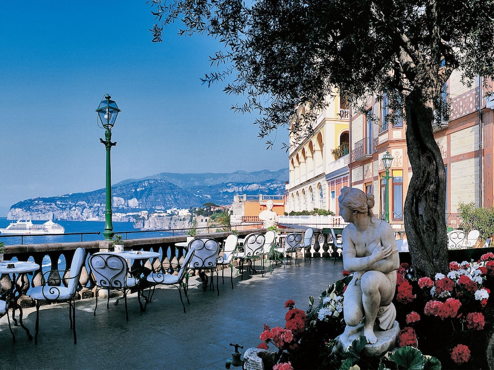 Grand Hotel Excelsior Vittoria — Hotel building in Sorrento, Campania