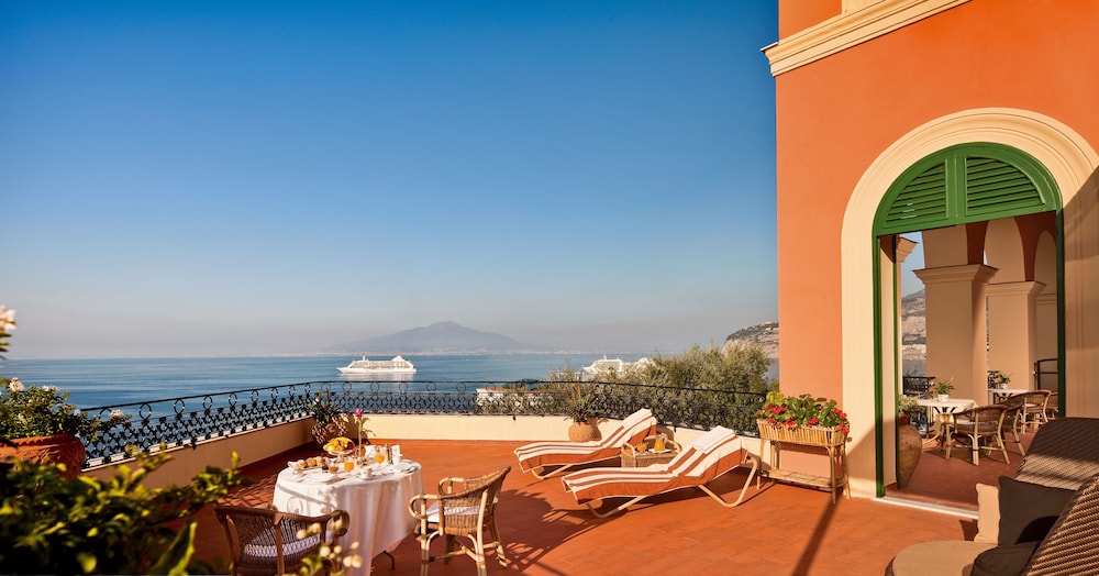 Grand Hotel Excelsior Vittoria — Hotel building in Sorrento, Campania