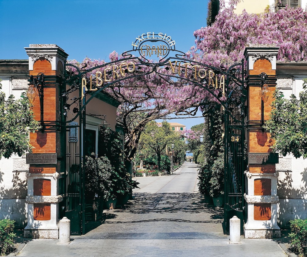 Grand Hotel Excelsior Vittoria — Attractions in the area in Sorrento, Campania