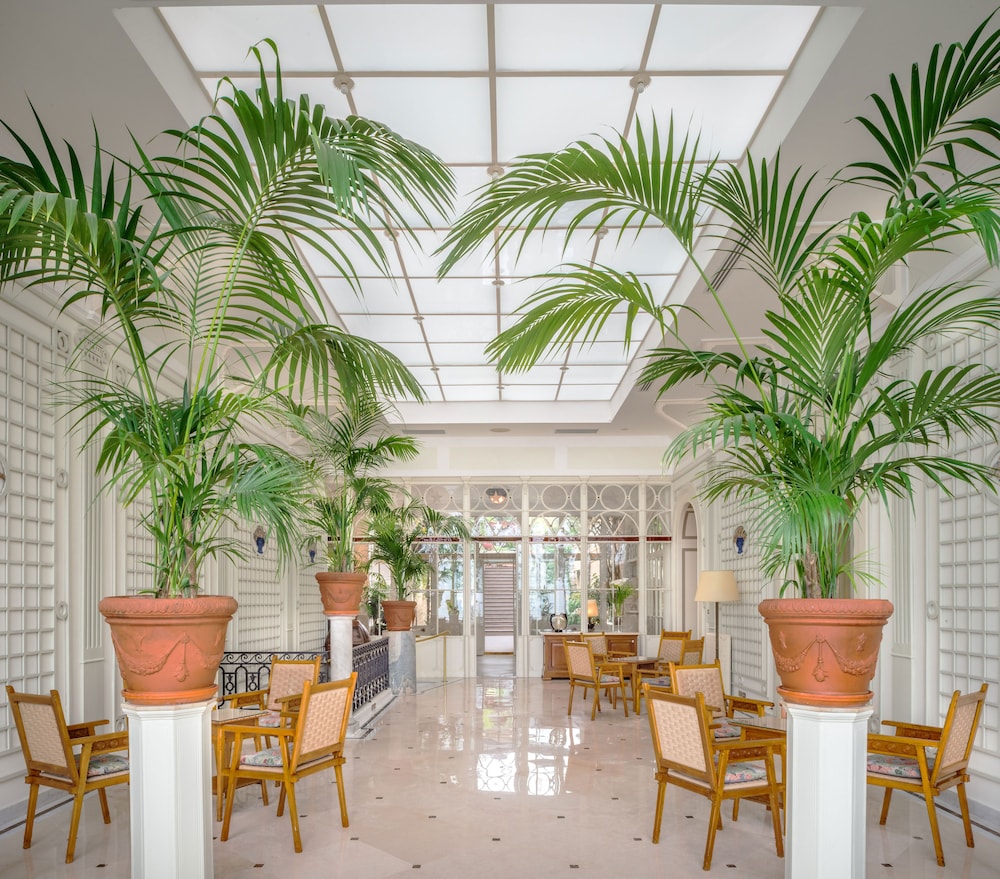 Grand Hotel Excelsior Vittoria — Hotel building in Sorrento, Campania