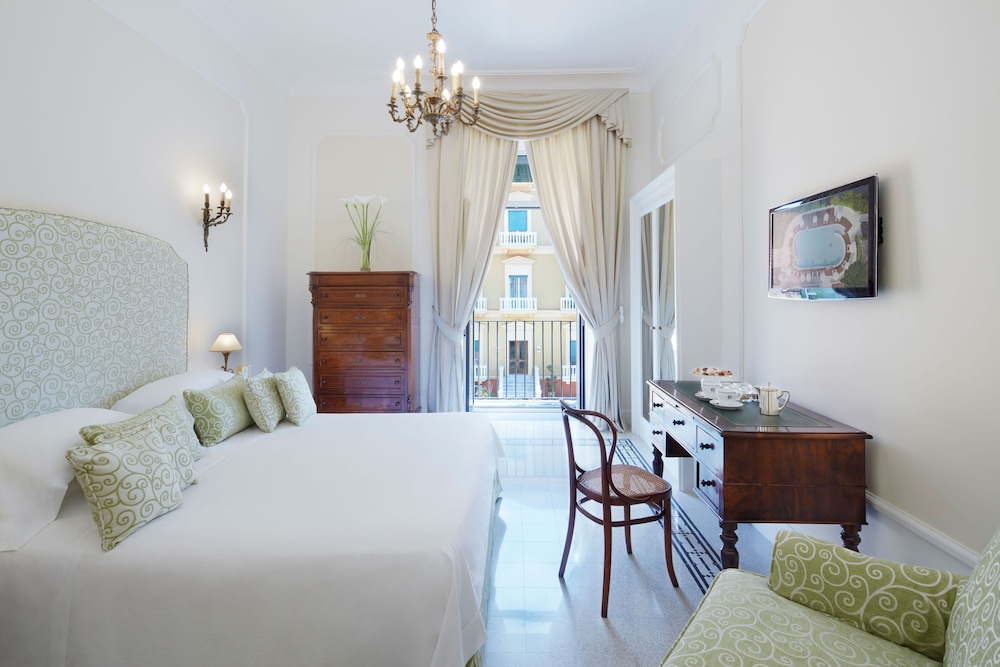 Grand Hotel Excelsior Vittoria — Hotel rooms in Sorrento, Campania