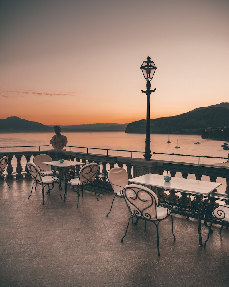 Grand Hotel Excelsior Vittoria — Restaurant & bars in Sorrento, Campania
