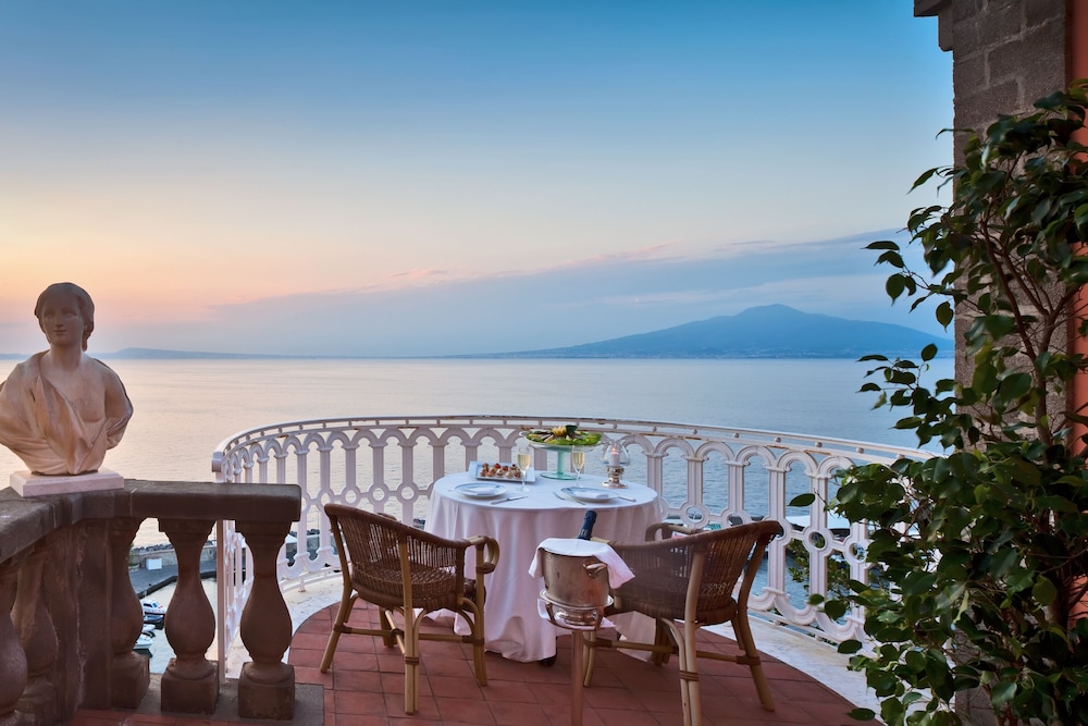 Grand Hotel Excelsior Vittoria — Restaurant & bars in Sorrento, Campania