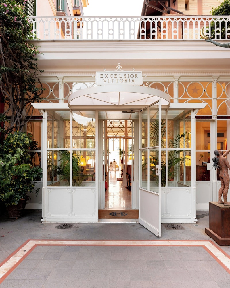 Grand Hotel Excelsior Vittoria — Hotel building in Sorrento, Campania