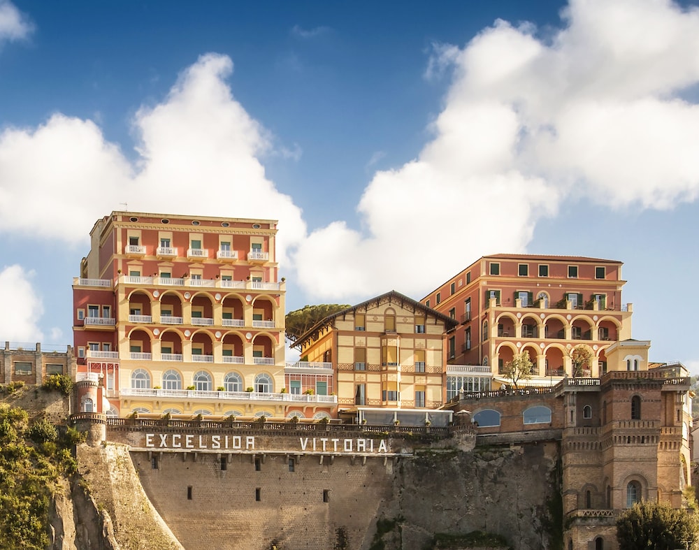 Grand Hotel Excelsior Vittoria — Hotel building in Sorrento, Campania