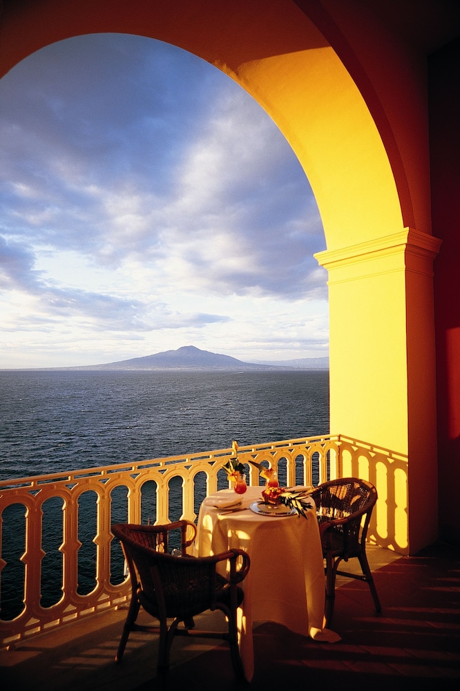 Grand Hotel Excelsior Vittoria — Hotel rooms in Sorrento, Campania